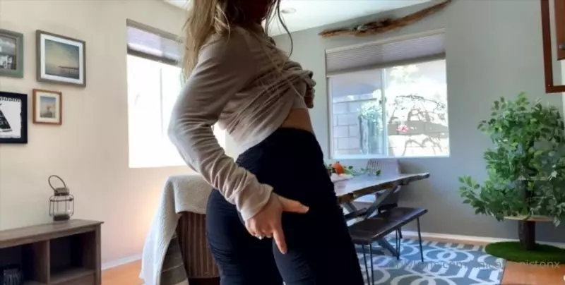 Video by xnicoleanistonx published on April 01, 2024 06:14:35