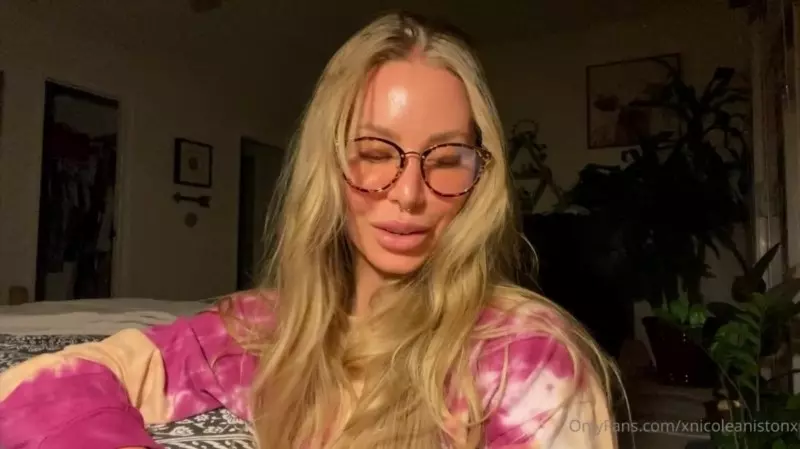 Video by xnicoleanistonx published on April 01, 2024 06:57:08